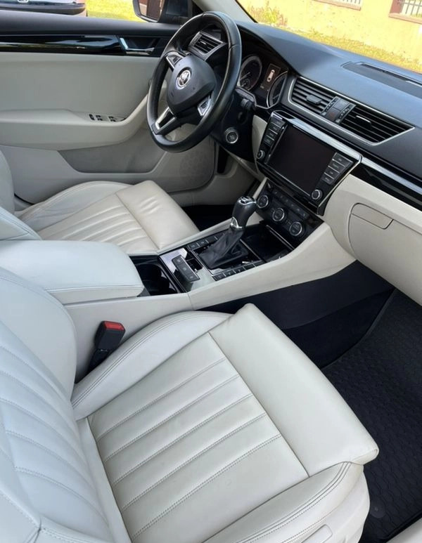 Skoda Superb cena 72900 przebieg: 177000, rok produkcji 2017 z Częstochowa małe 562